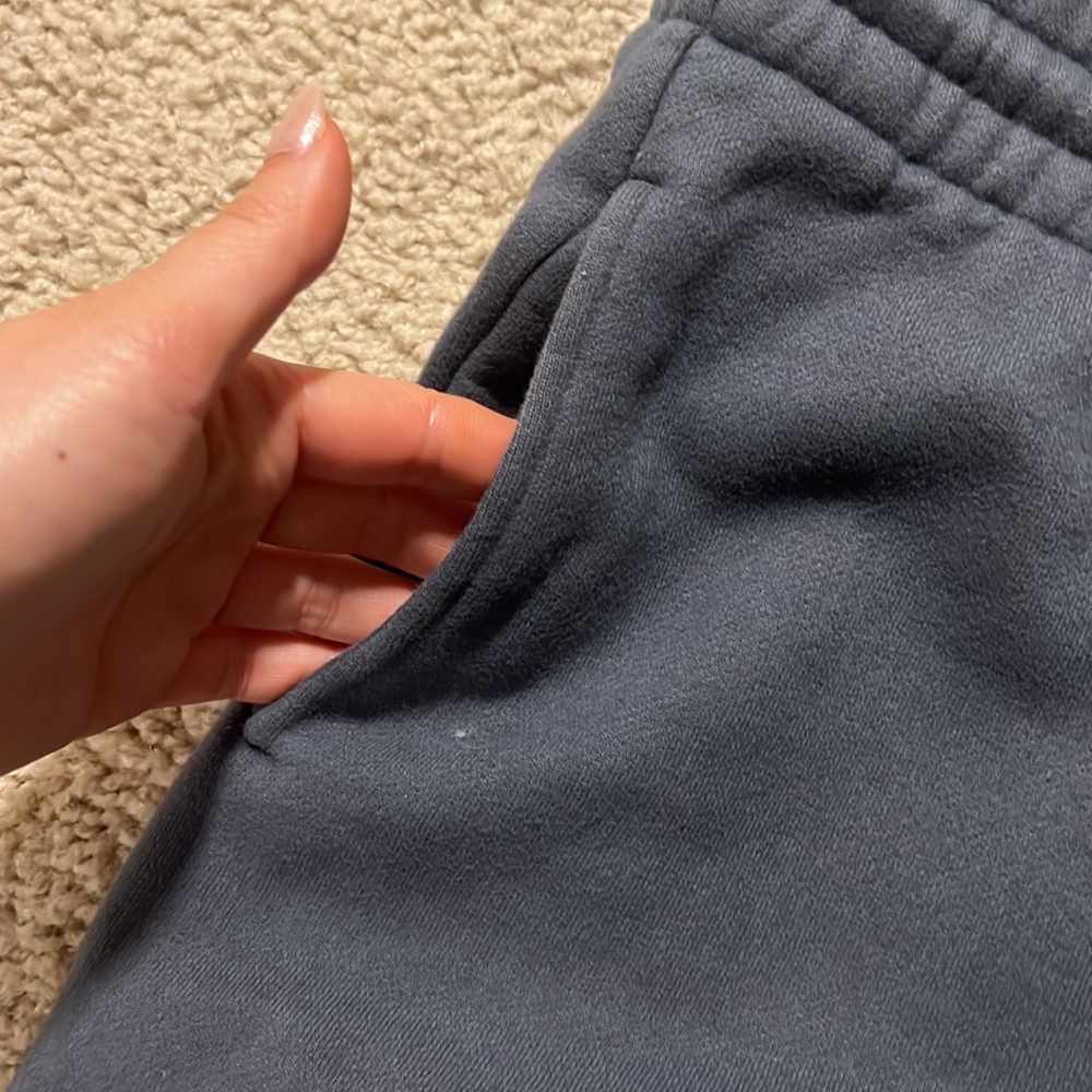 Aritzia Tna Fleece Shorts - Picture 5 of 14